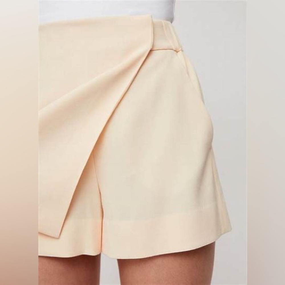 Aritzia Babaton Hikaru Skort Skirt Shorts
Crepe Yellow Size 0